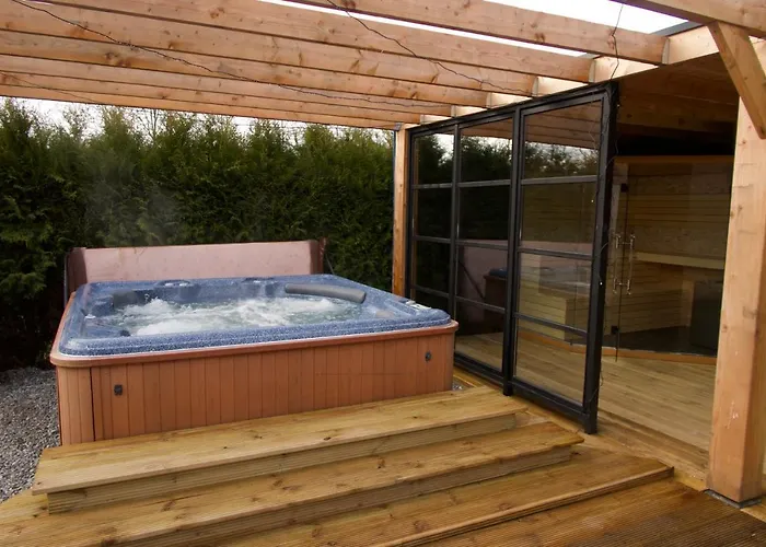 Luxurious Family Villa With Sauna Big Garden And Jacuzzi