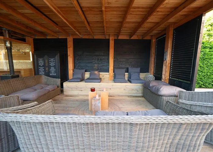 Luxurious Family Villa With Sauna Big Garden And Jacuzzi