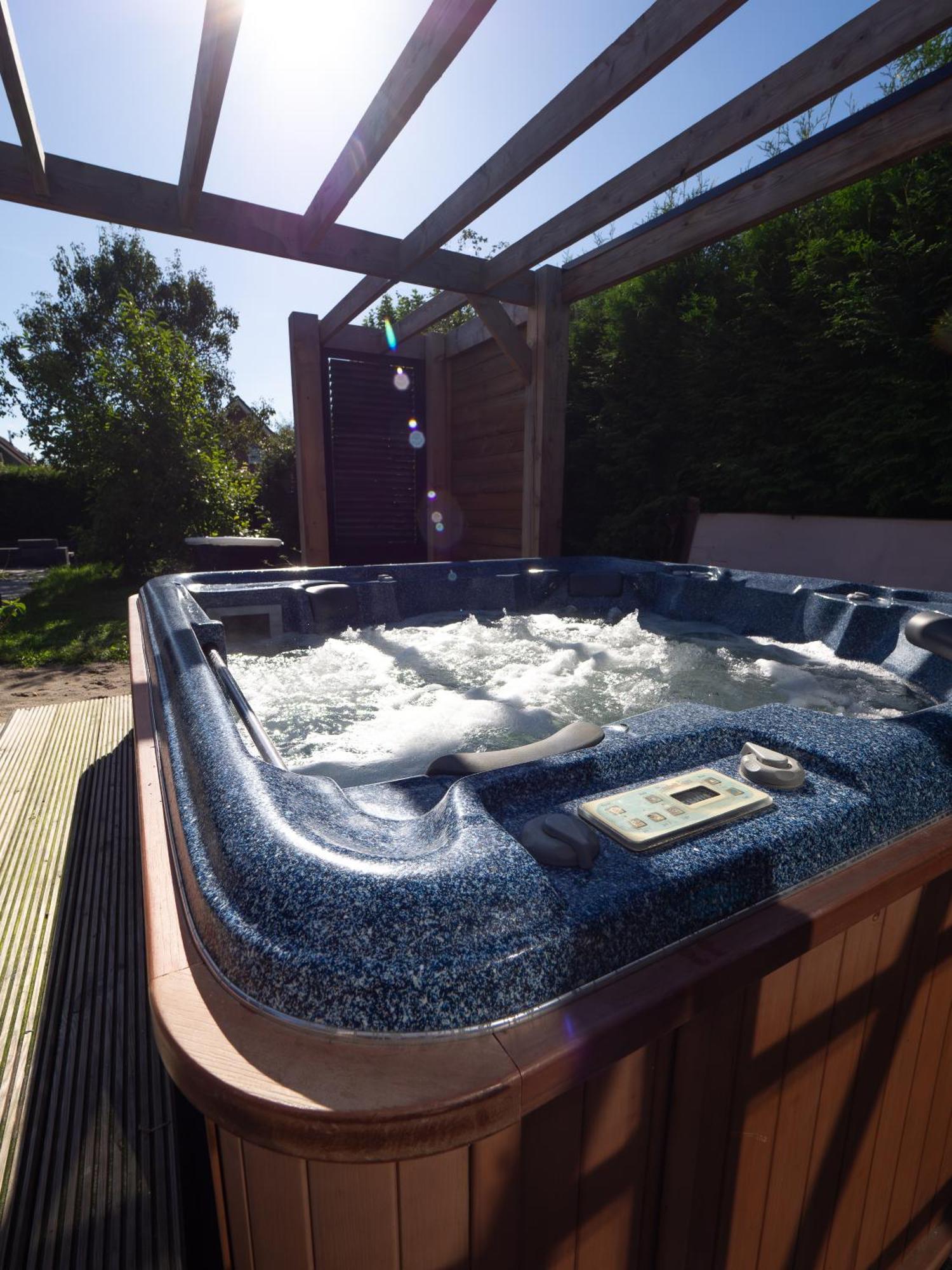 Luxurious Family With Sauna Big Garden And Jacuzzi * Zeewolde