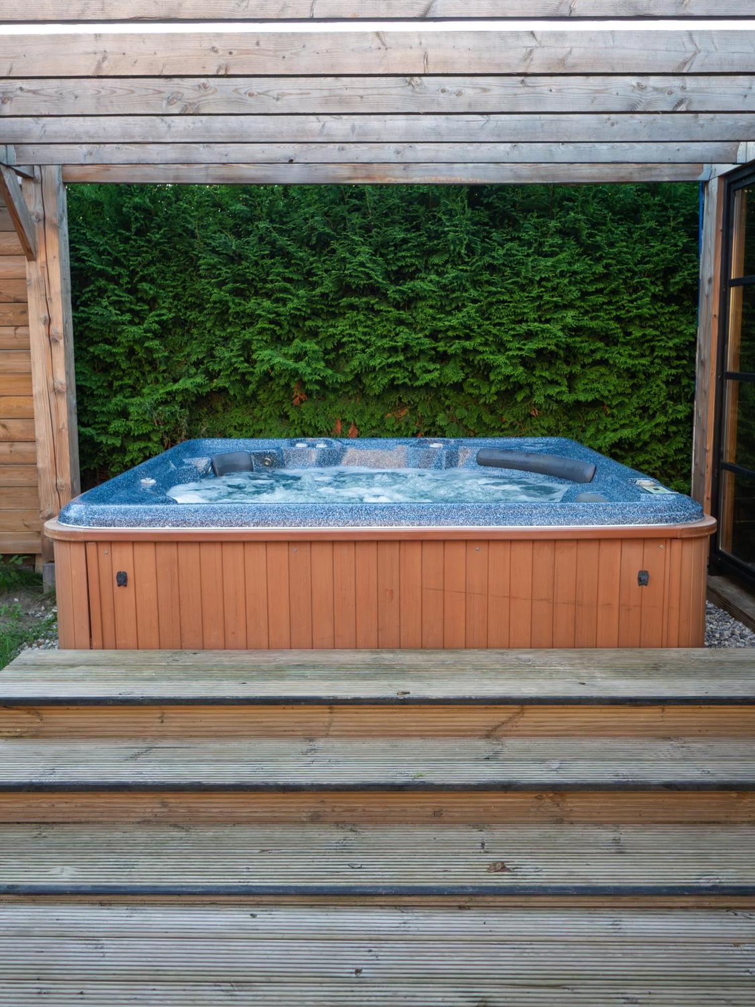 Villa Luxurious Family With Sauna Big Garden And Jacuzzi *